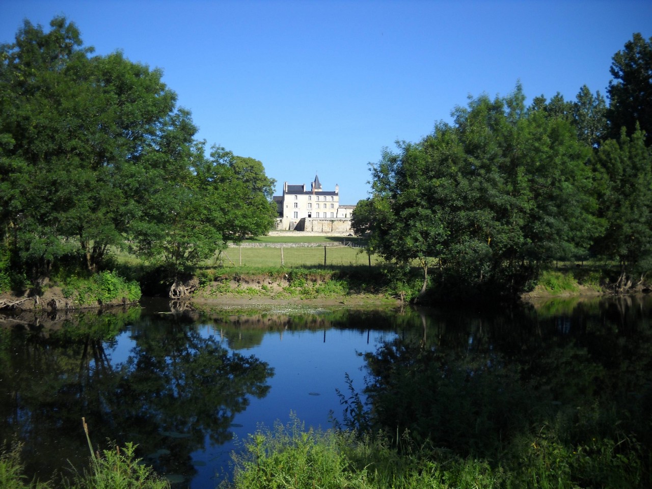 CHÂTEAU DU VIEUX BAGNEUX La Loire à Vélo
