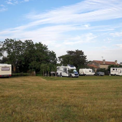 Aire-de-stationnement-camping-car-Les-prairies-de-Pacouinay-oulmes-marais-poitevin-85-accam-e231762b9e624aacb9c53eee0ffde3be